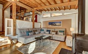 Chalet Alpins - Alpes Travel - Central Chamonix (sleeps 6-8)